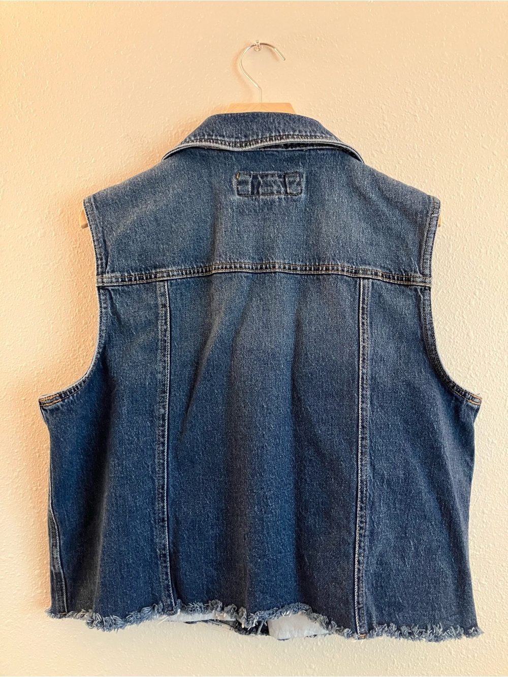 Maurices Cropped Raw Hem Denim Sleeveless Denim Jacket Vest Button Down - Picture 5 of 10